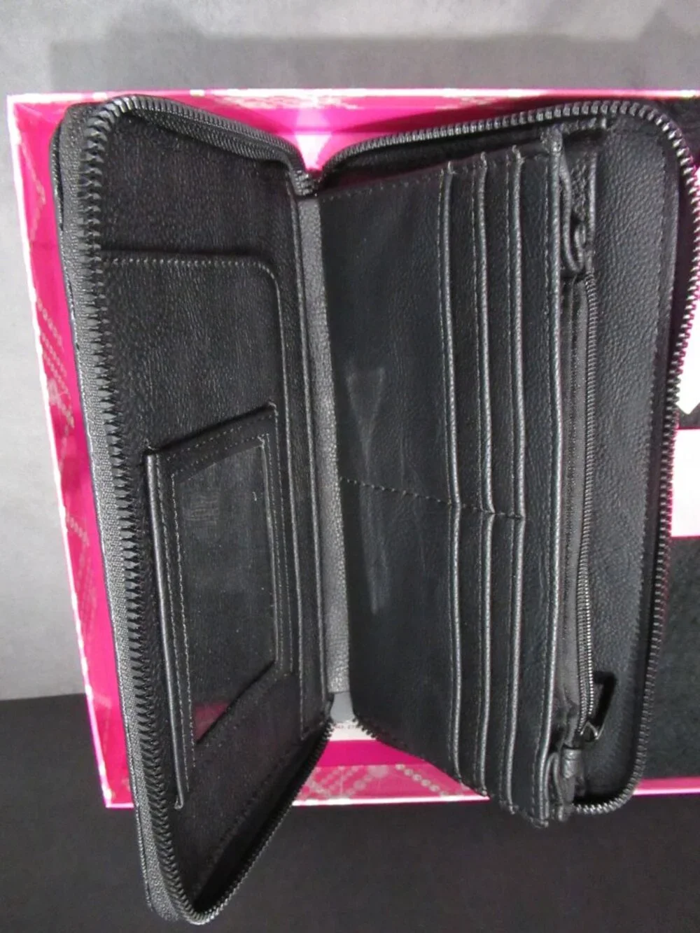 NIB Betsey Johnson 2pc Gift Set, Scarf & Embossed Skull Wallet Black Zip Around